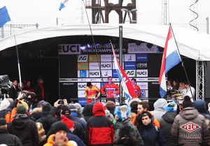 gallery Championnats du monde de cyclo-cross / De la boue, des crevaisons et Van Aert gagne à la fin