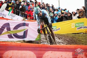 gallery Championnats du monde de cyclo-cross / De la boue, des crevaisons et Van Aert gagne à la fin