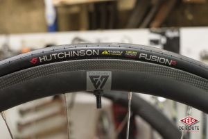 gallery Essai Tubeless haut de gamme : Hutchinson Fusion 5 Galactik et Schwalbe Pro One