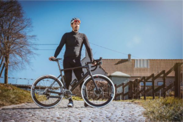 gallery Schwalbe Pro One x Spartacus, le pneu Route qui rend hommage au palmarès de Fabian Cancellara