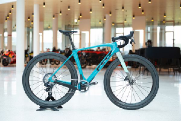 gallery Felt : retour en force avec le Breed Carbon